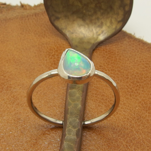 オパールリング18号 しずく 【silver】ティアドロップ 天然石 オパール