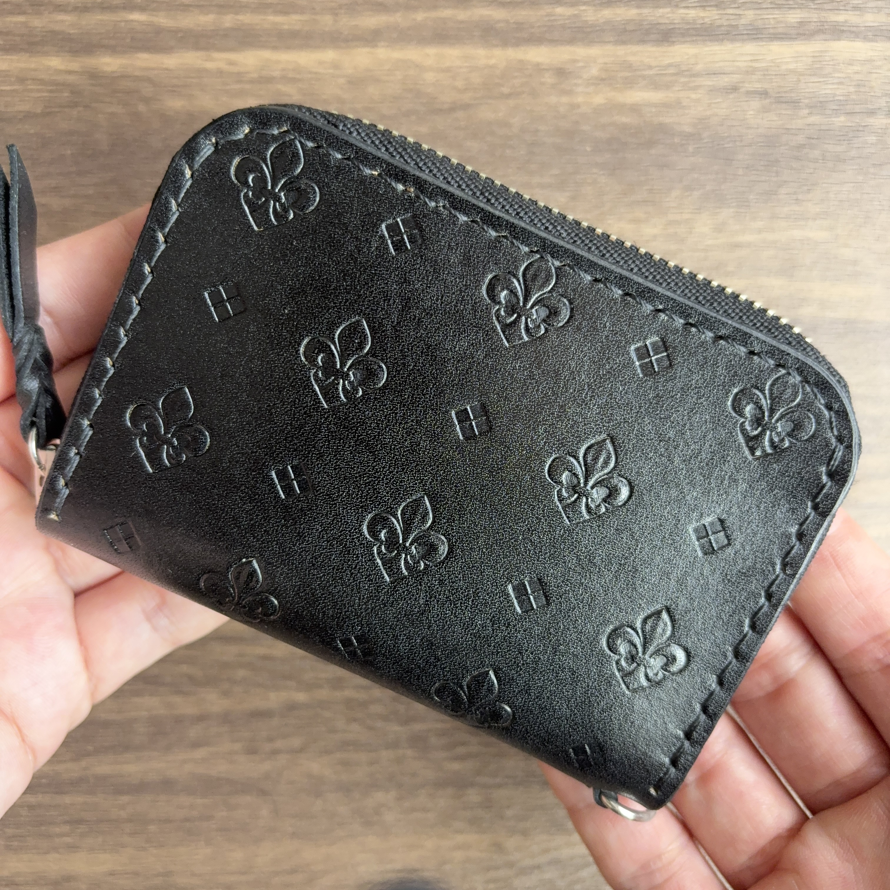 《百合の紋章・型押し》コンパクトウォレット