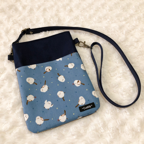 1519．大人可愛い シマエナガ柄 スマホショルダー くすみブルー