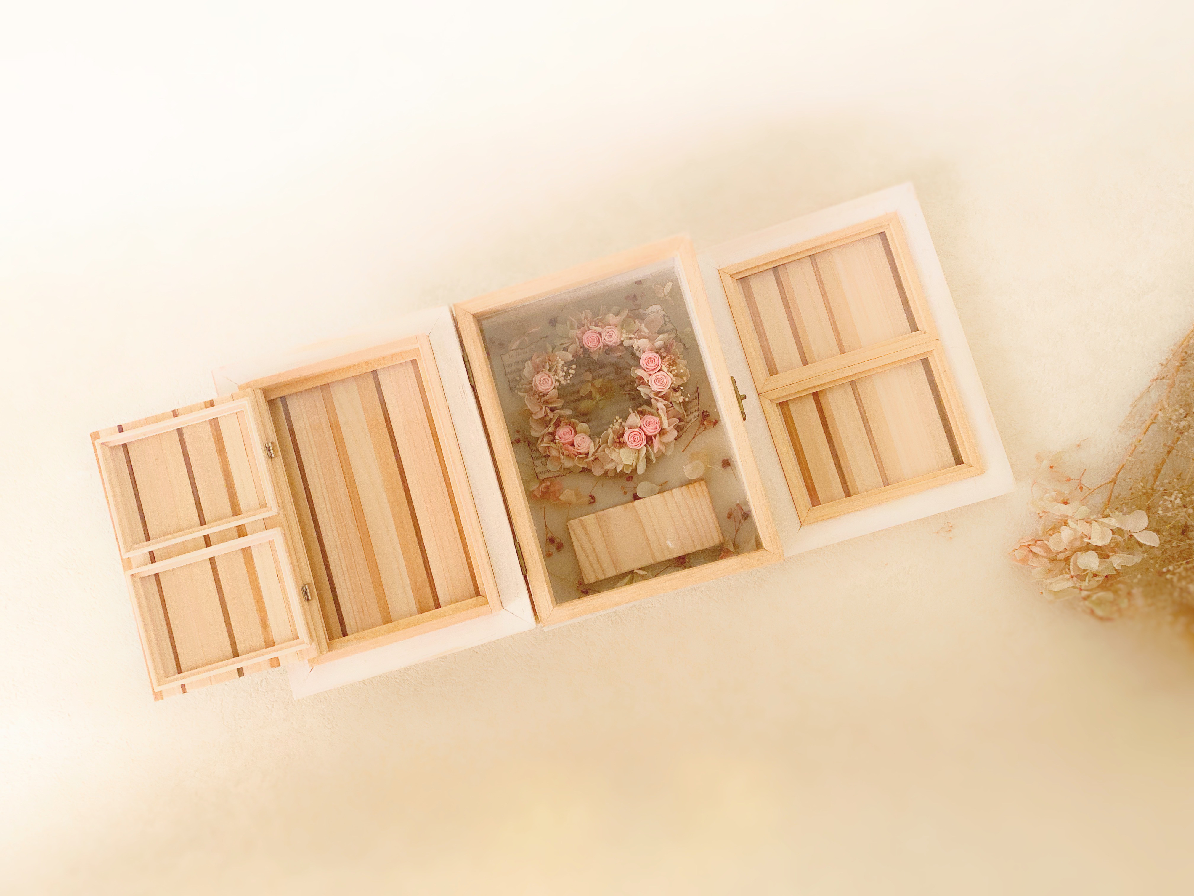 木製ストライプ写真立てbox[M5]clayroseリースアレンジピンク系