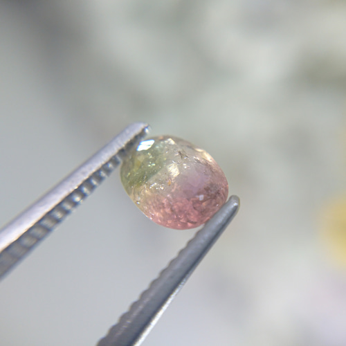 白 フリル付 ラズベリー ピンク サファイア S ルース 0.435ct - www