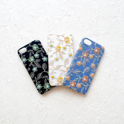 パステルフラワー刺繍　iPhoneケース 3枚目の画像