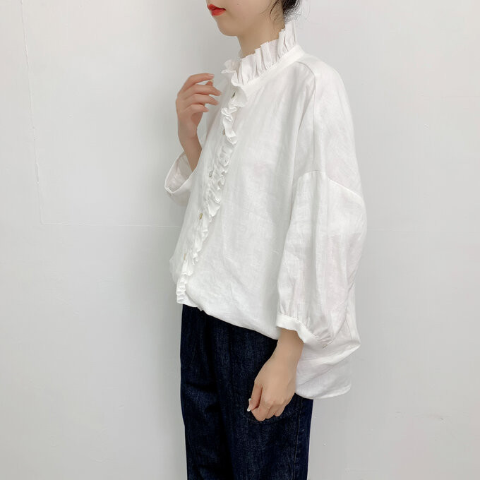en-en　リネン・切りっぱなしボリュームフリルブラウス・白