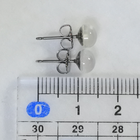 （1 件）白色月長石耳釘（6 毫米，鈦柱） 第5張的照片