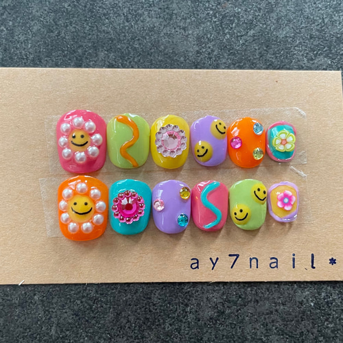 ニコちゃんフラワーネイル ぷっくりネイル うねうねネイル カラフル  