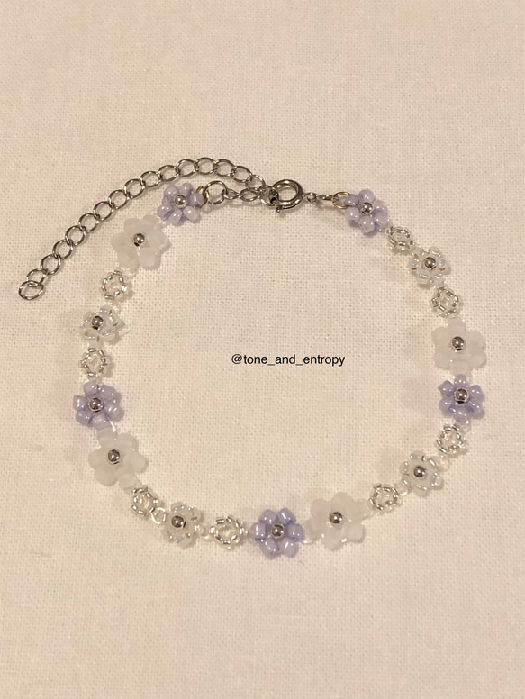 ホワイトシルバーのお花のビーズブレスレット ブレスレット Tone 