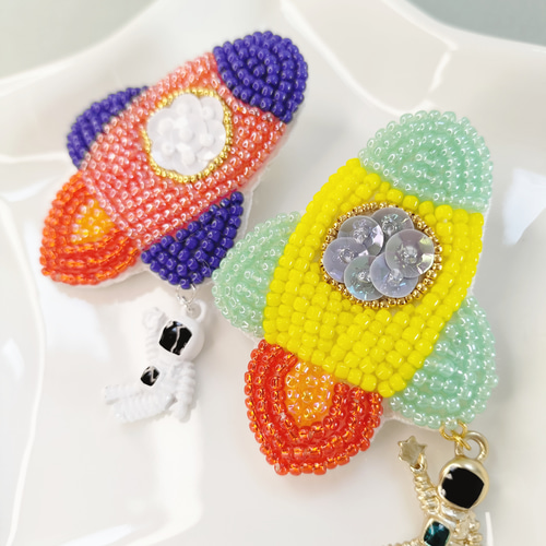 Chucky☆ʕ•ᴥ•ʔ さま 【ご確認用】ビーズ刺繍ブローチ Chucky☆ʕ•ᴥ•ʔ さま 【ご確認用】ビーズ刺繍ブローチ 最初の