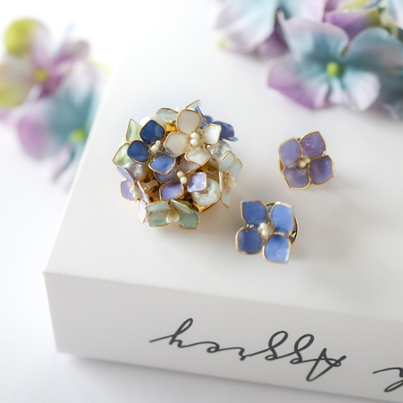 可分層繡球花胸針與別針胸針套裝 第1張的照片