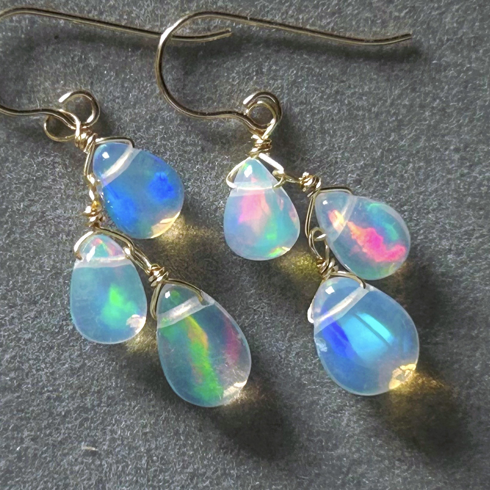 エチオピア産プレシャスオパールのシャンデリアピアス3連 ピアス  
