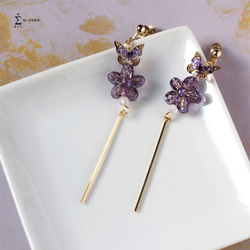 春におススメ 耳飾り 月夜の花とバー 紫蝶を添えて 〈 イヤリング , ピアス 〉 2枚目の画像