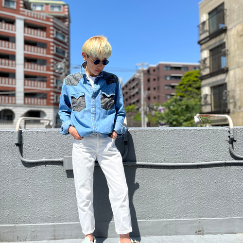 古着リメイク　ゆったりブラックデニムシャツのパッチワークティアードワンピース 古着リメイク ゆったりブラックデニムシャツのパッチワークティアード