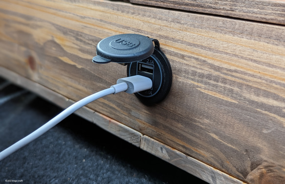 ハイエース　センターコンソールボックス　アンティークブラウン　ワイド用　　充電用USB2口付き　ヒノキ＆杉製 4枚目の画像
