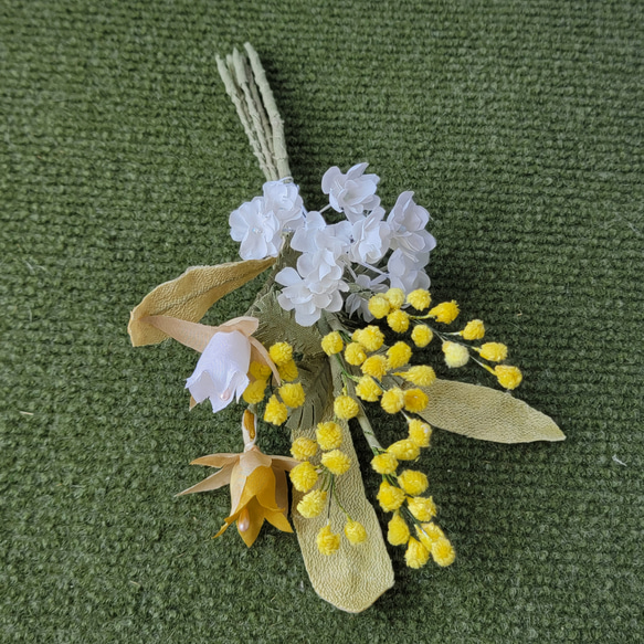 手染め 布花のスワッグ　ミモザとベルフラワーとカスミソウ　 3枚目の画像