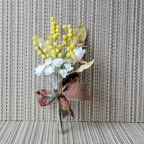 手染め 布花のスワッグ　ミモザとベルフラワーとカスミソウ　 2枚目の画像