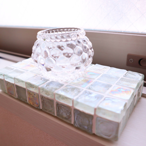 窓枠ぴったり✳︎ガラスタイルのディスプレイトレー その他インテリア