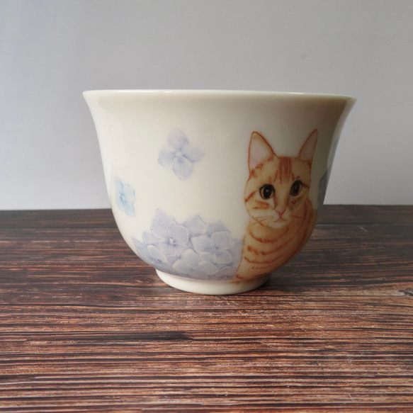 猫（茶トラさん）と紫陽花の湯呑み　 3枚目の画像