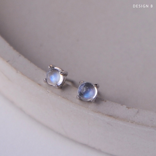 2designs 3.8mmロイヤルブルームーンストーンピアス 6月