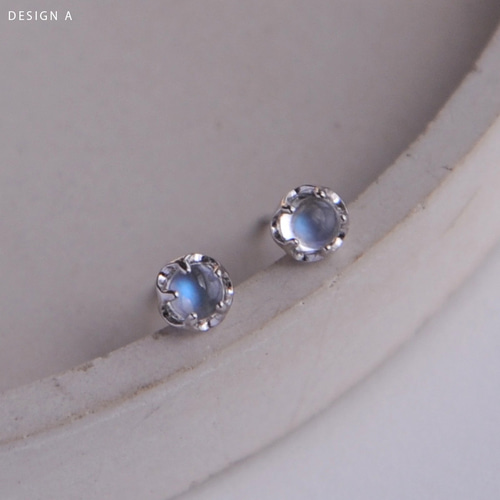 2designs 3.8mmロイヤルブルームーンストーンピアス 6月