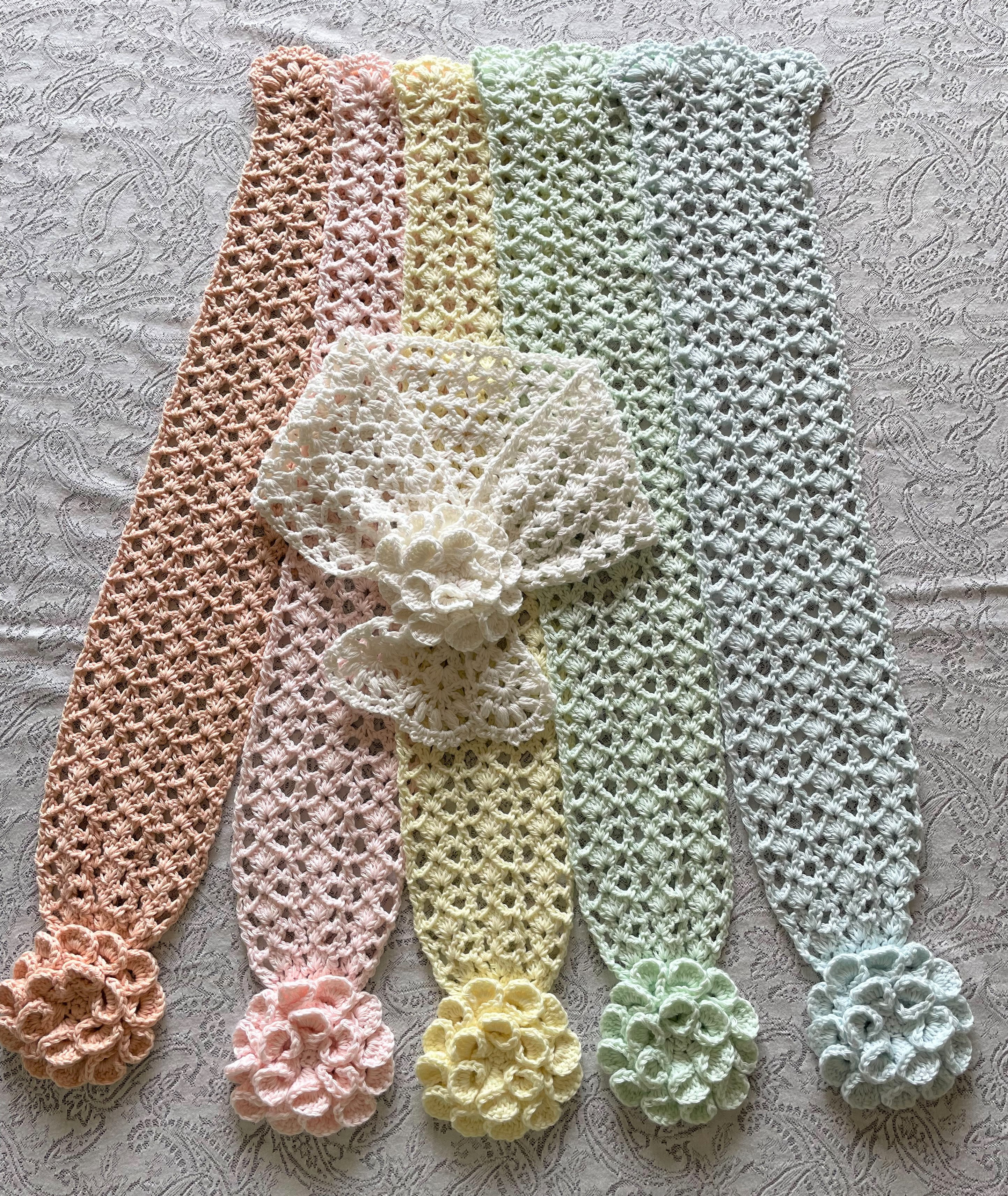 ★カネコイサオ　花モチーフ　編み込み　ストール カネコイサオ ストール(ワンダフルワールド)透かし編み(フラワー