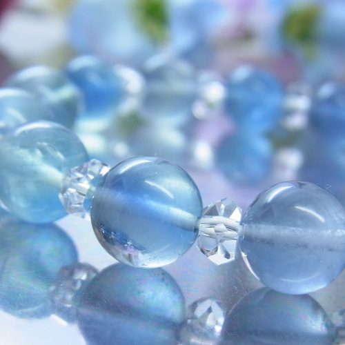 【ブルーフェザーインフローライト】透明感あふれる青の羽模様 天然石 ブレスレット ブルーフェザーインフローライト】透明感あふれる青の羽模様