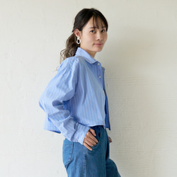 ﾓﾘﾉｶﾞｯｺｳ 夏の羽織りにショート丈ストライプシャツ (白×ライトブルー) クロップ丈シャツ 2枚目の画像