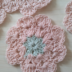 お花の手編みコースター 2枚セット 2枚目の画像