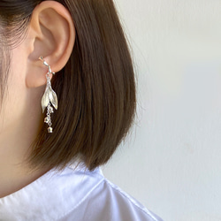 揺れるリーフとすずらんのイヤーカフ イヤーカフ Garrotin 通販