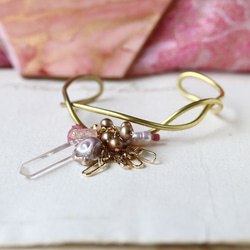 [獨一無二的商品] Minami 原石粉色碧璽、石英和珍珠手鐲 第6張的照片