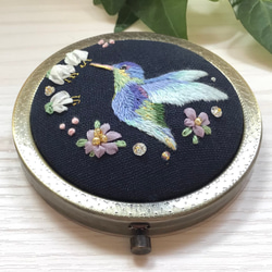 ハチドリ　ハミングバード　ミラー　手鏡　ハンドメイド　リボン　手刺繍　刺繍　プレゼント　ギフト　木苺 3枚目の画像