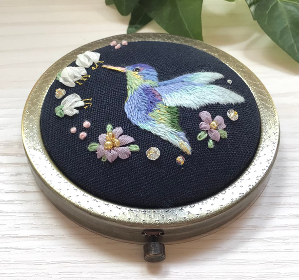 ハチドリ　ハミングバード　ミラー　手鏡　ハンドメイド　リボン　手刺繍　刺繍　プレゼント　ギフト　木苺 3枚目の画像