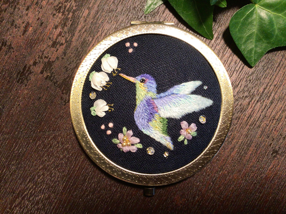 ハチドリ　ハミングバード　ミラー　手鏡　ハンドメイド　リボン　手刺繍　刺繍　プレゼント　ギフト　木苺 7枚目の画像