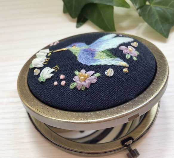 ハチドリ　ハミングバード　ミラー　手鏡　ハンドメイド　リボン　手刺繍　刺繍　プレゼント　ギフト　木苺 4枚目の画像