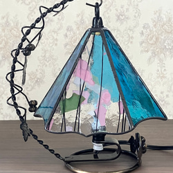 ステンドグラス☆春色パラソル型のテーブルランプ 　LED電球 3枚目の画像