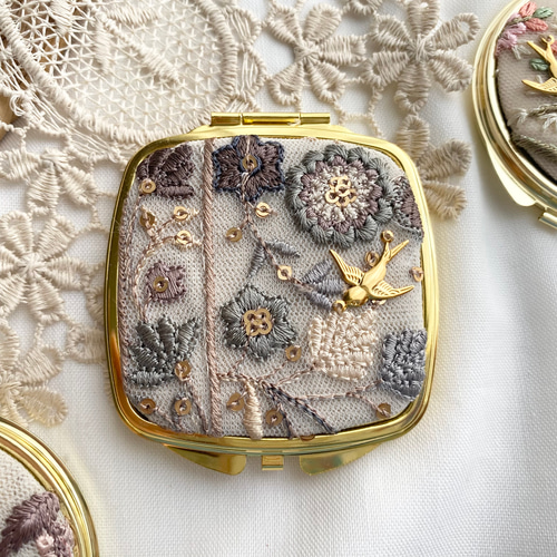 インド刺繍リボンのコンパクトミラー୨୧⋆* スクエアゴールド 手鏡