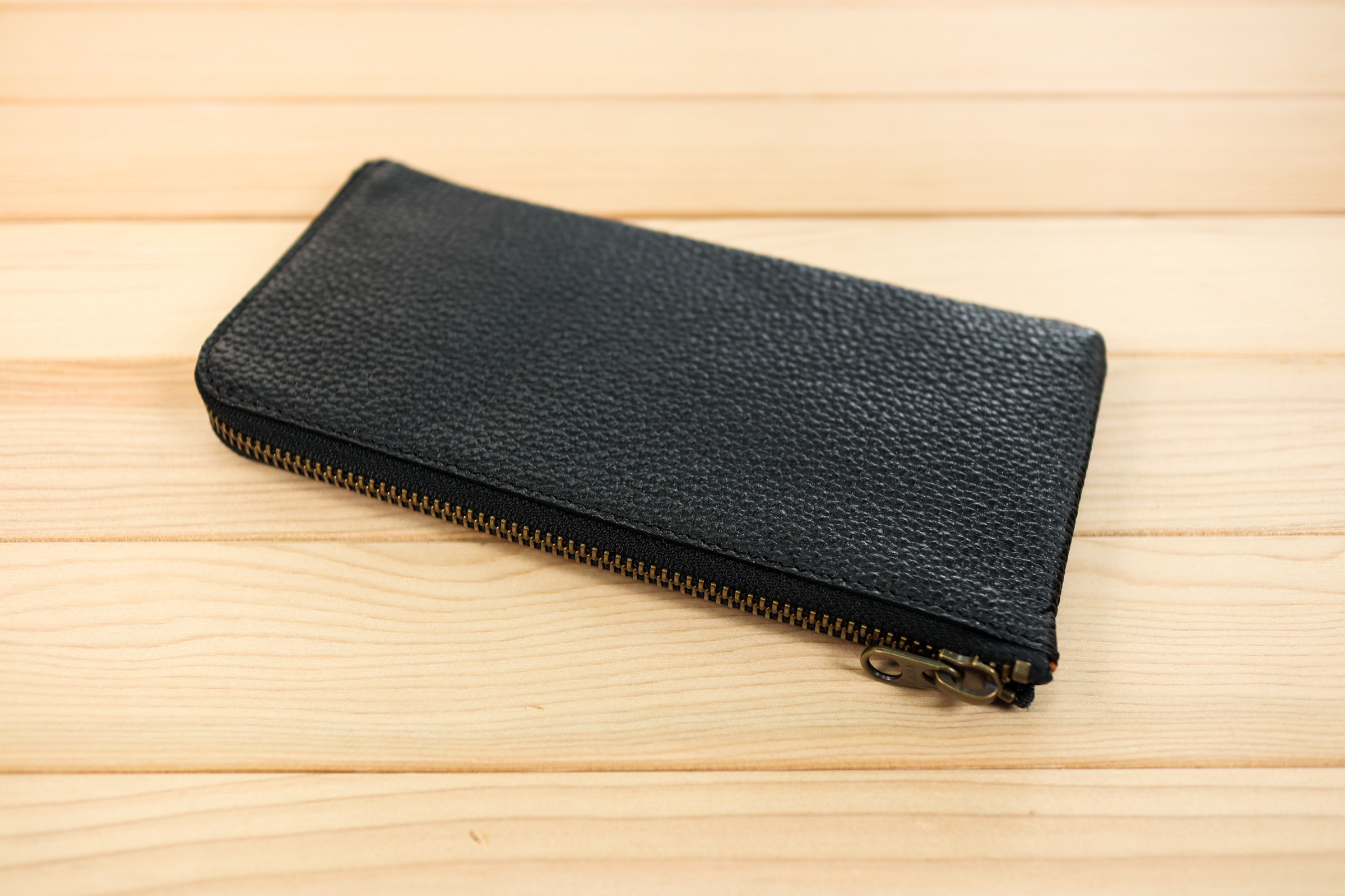 薄くて大容量なL字ファスナーの長財布(ブラック) 4,979円