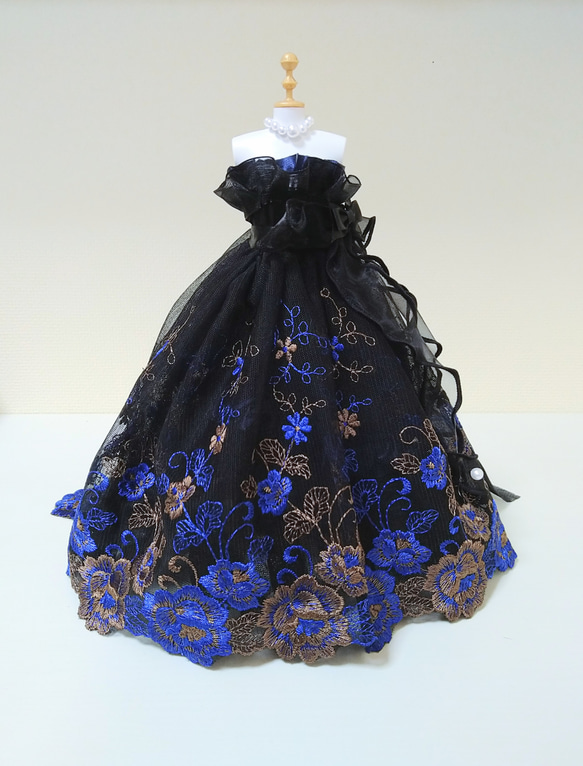 256一点物ミニチュアウエディングドレス☆ブルーブラック花刺繍