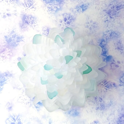 【オーダー】シーグラスのお花のランプシェード ホワイト＆ライトブルー＆ブルー＆グリーン 朧月（おぼろづき）【海灯花】 4枚目の画像