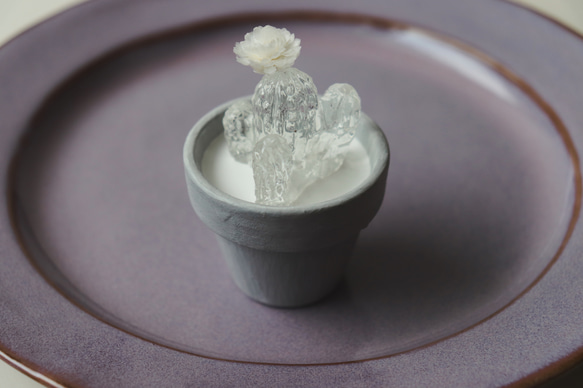 ローズ✤三層彫✤作家ものカメオ✤K18WG『お花に囲まれて』✤2ways FLOWER VASE 三角立体 -M- / H23cm | doro ONLINE STORE