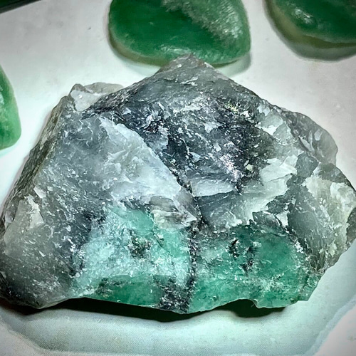 【浮気封じ】エメラルド ラフストーン　原石 浮気封じ】エメラルド ラフストーン 原石