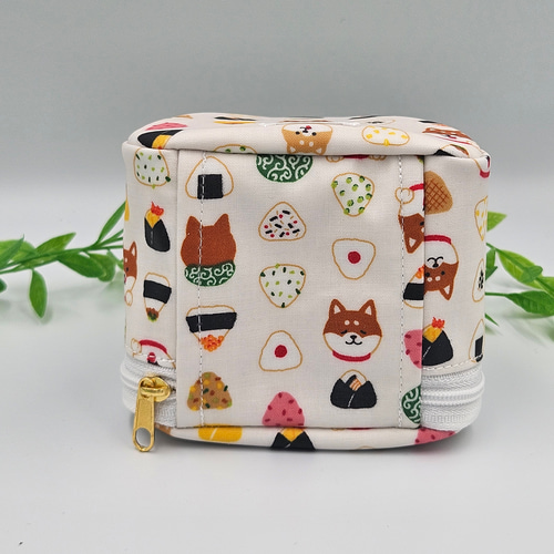 ハンドメイド おにぎりポーチ トラベル柴犬柄