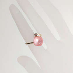 流行色 フラミンゴイグナイト｜スクエア高品質クリスタル フォークリング｜ピンク 淡色 パステル きれいめ キラキラ 4枚目の画像