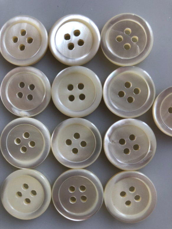 アンティーク ボタン 13個　ビンテージ 昭和 レトロ 個性的 ハンドメイド素材 日本製 ポップ アクセ 貝　シェル 3枚目の画像