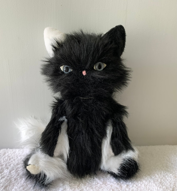 黒猫ぬいぐるみ フェイクファー製 黒猫ぬいぐるみ フェイクファー製 - メルカリ