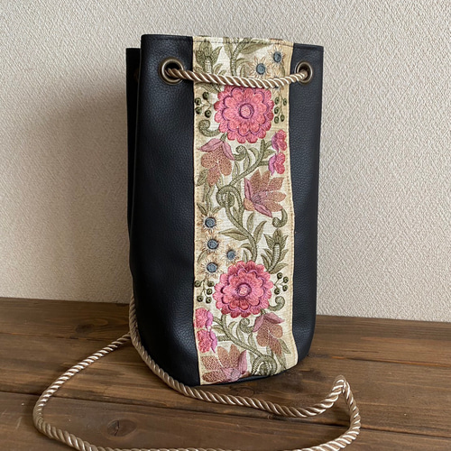 ○インド刺繡リボンシリーズ○ ちょっとレトロな2weyハトメ巾着バッグ 