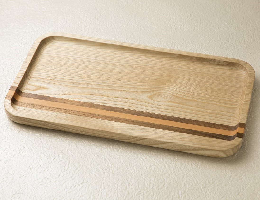 イチイ材/エンジュ材のコラボ！「集成角盆」北海道産木製 木のつべつの