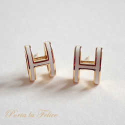 *Porta la felice*ベストセラー  大人気！ H pierce（ゴールド×ホワイト）（大） 1枚目の画像