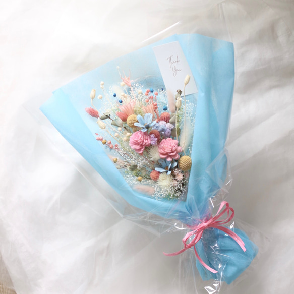 【ギフトに嬉しいメッセージカード付】花束にもなるドライフラワースワッグ〈ピンク×ブルー調パステル〉記念日・結婚式・お祝い 1枚目の画像