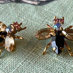 チェコ製♪『宝石のようなハンドメイドのビジューガラスアンティークボタン　ミツバチ型　蜂』～ブラック×～薄ブラウン②～ 5枚目の画像