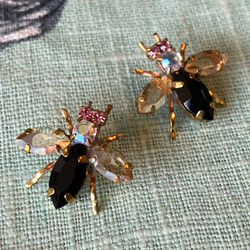 チェコ製♪『宝石のようなハンドメイドのビジューガラスアンティークボタン　ミツバチ型　蜂』～ブラック×～薄ブラウン②～ 4枚目の画像