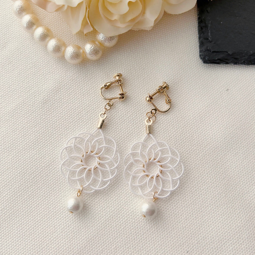 水引ピアス｜白｜コットンパールで軽いつけ心地｜洋装にも和装にもあい